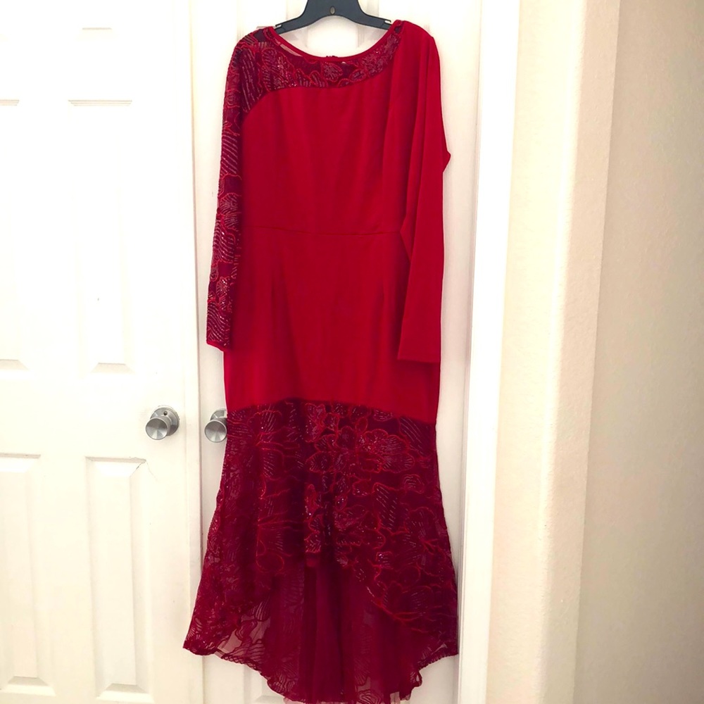 Gorgeous cocktail high/low mermaid dress.